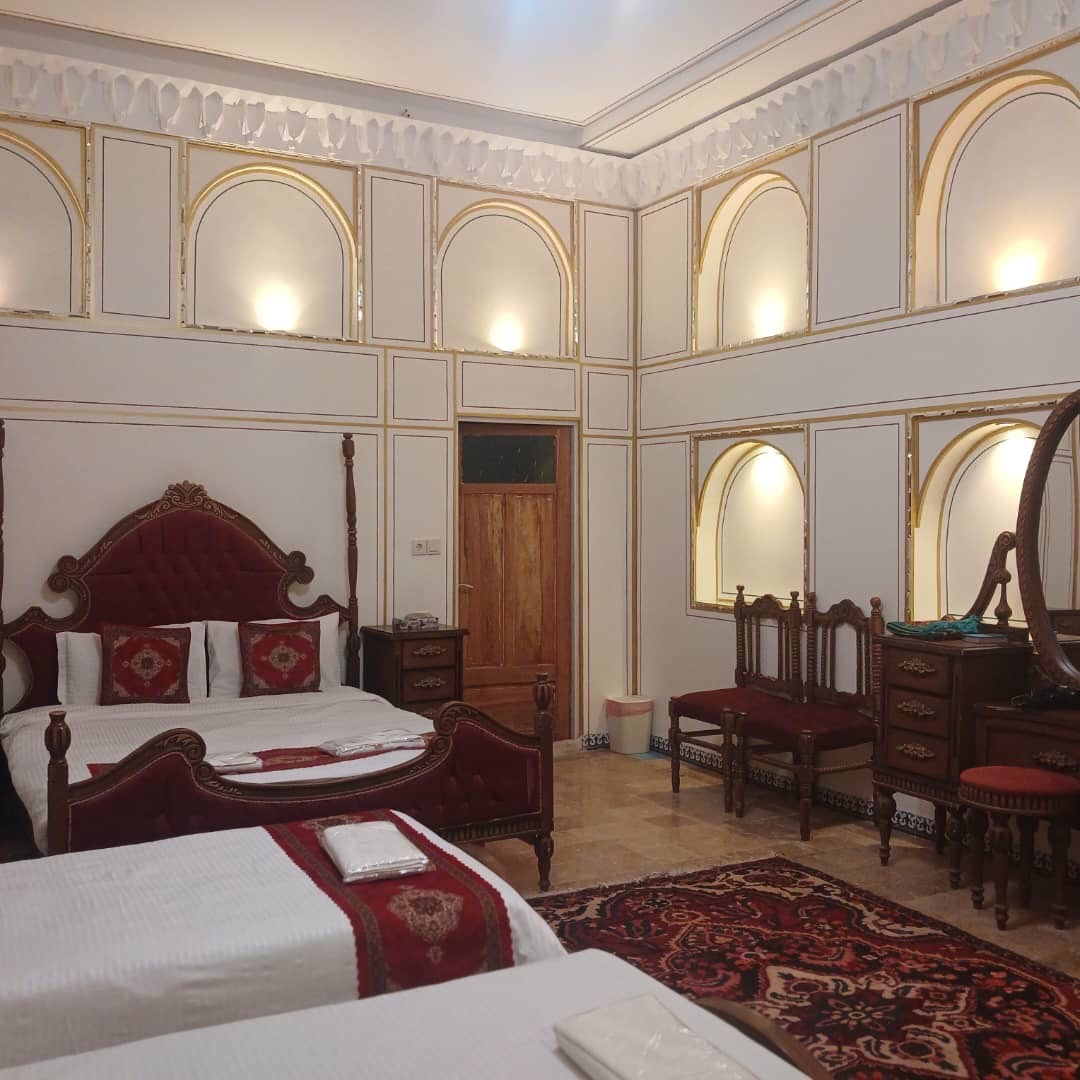 Yas Isfahan Hotel