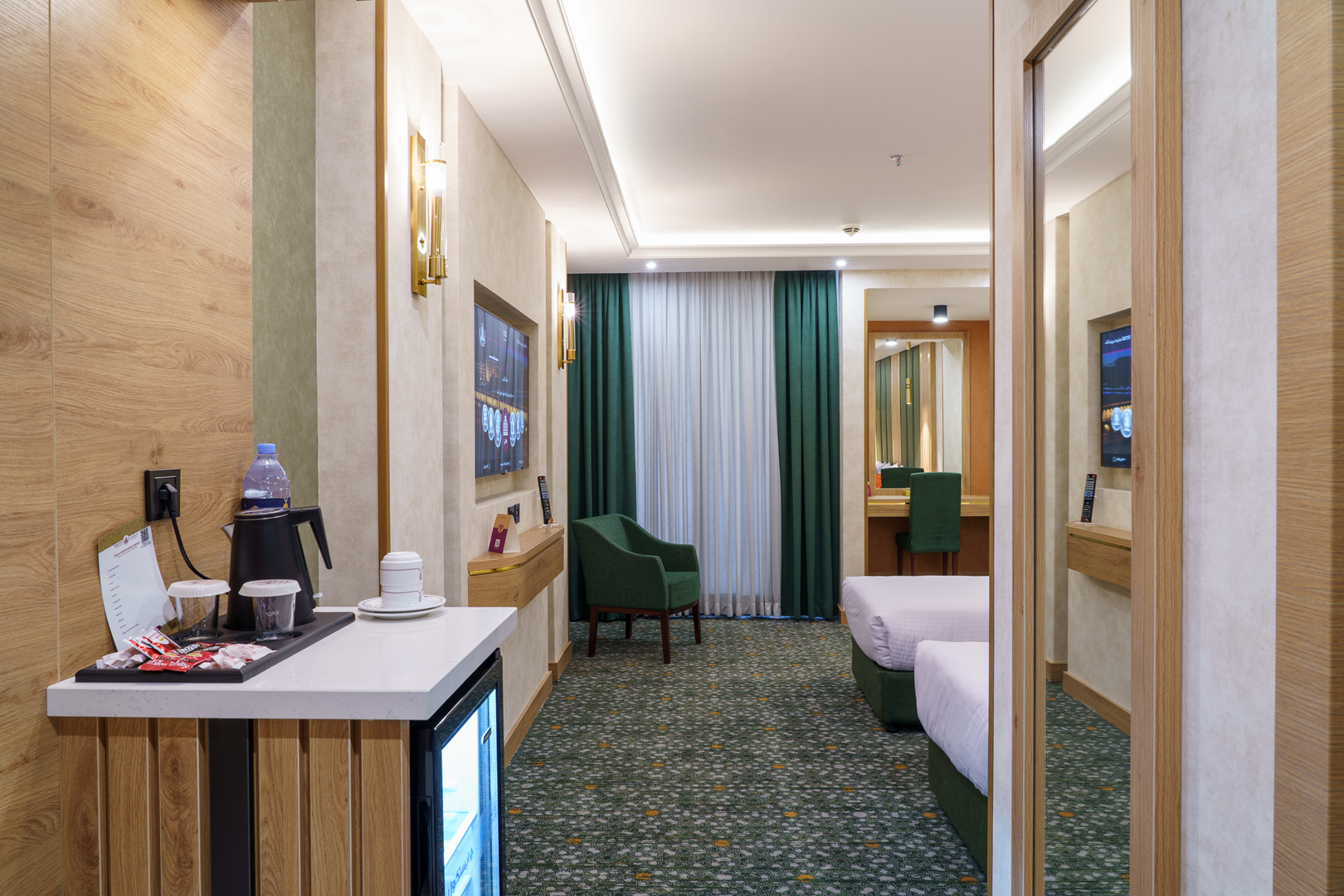 Parsian Kowsar Hotel