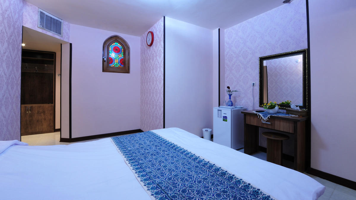 Jaam Firouzeh Hotel