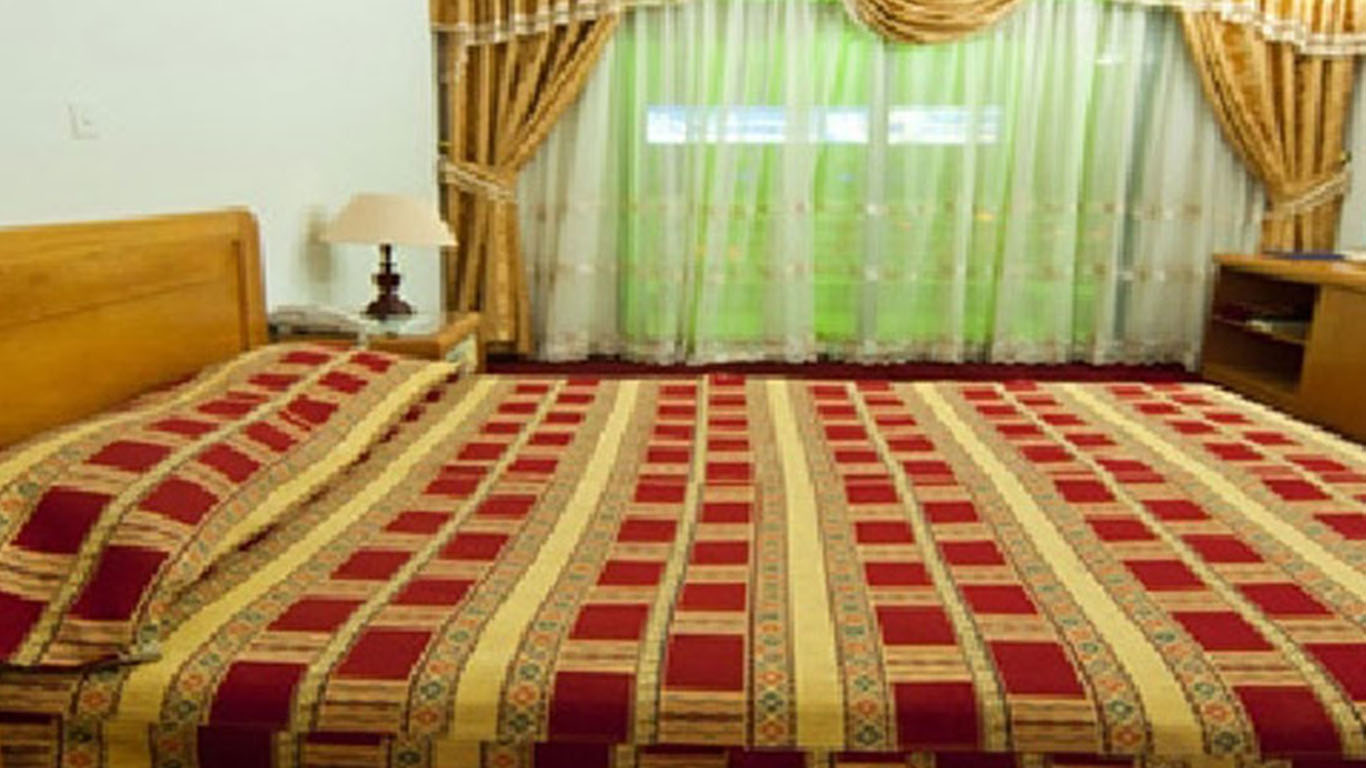 Esteghlal Hotel
