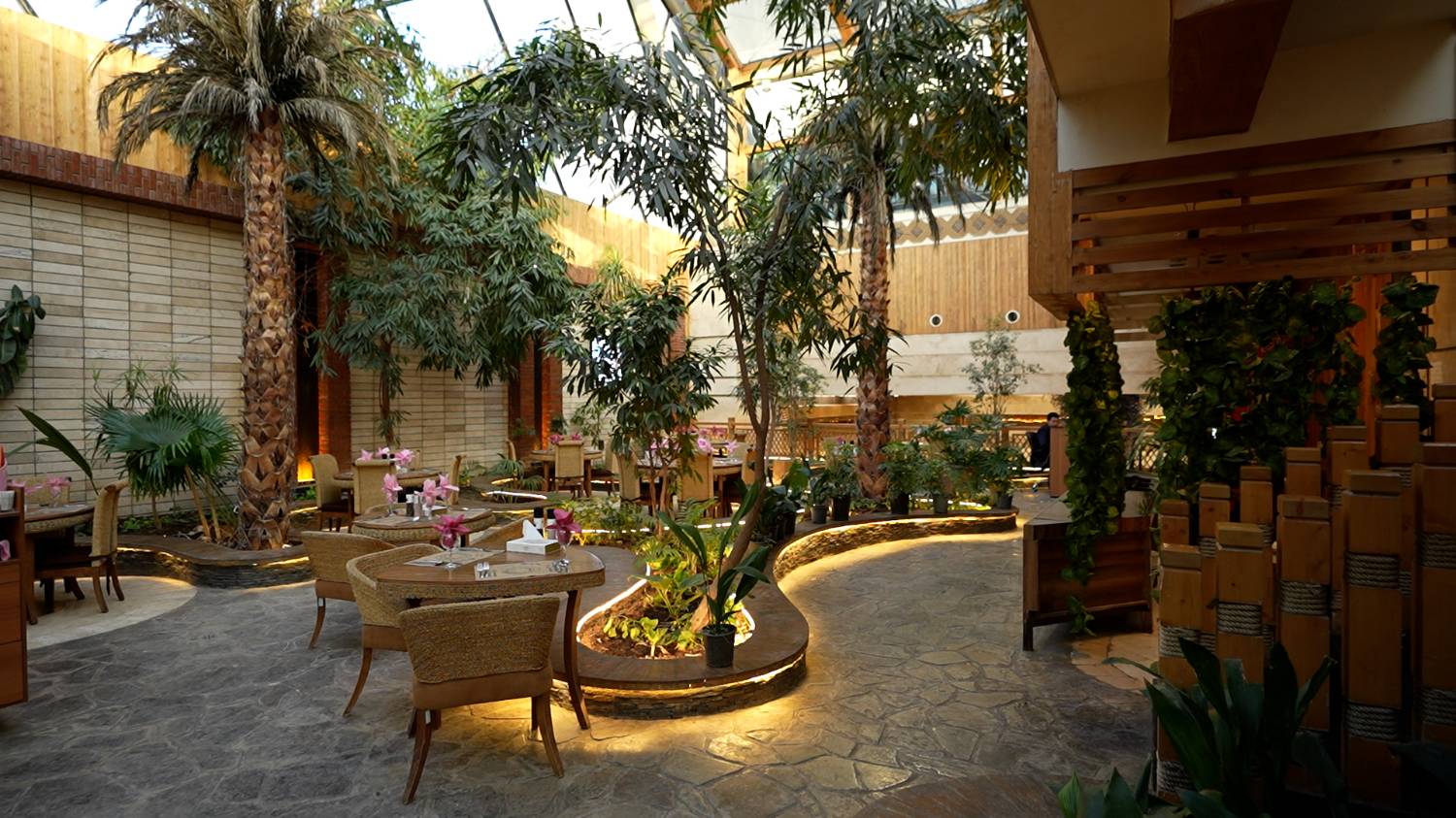 Darvishi Hotel