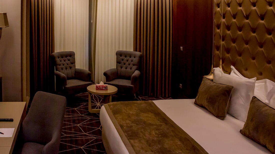 Laleh Park Hotel