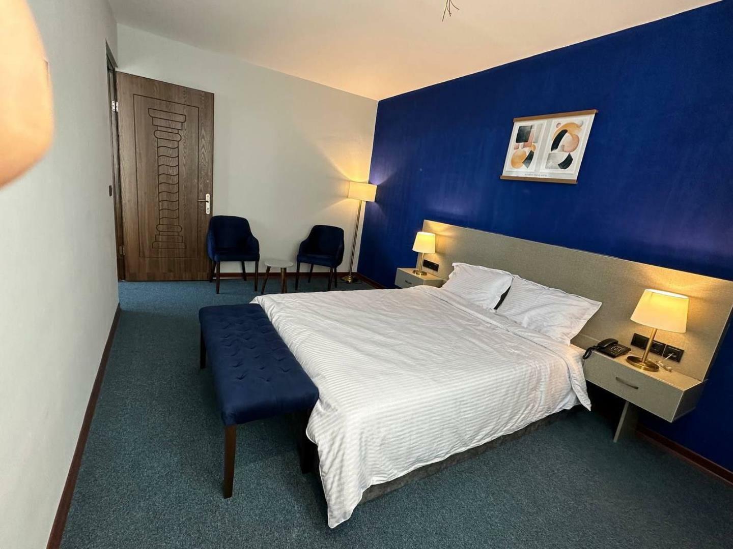 Aseman Shahr Hotel