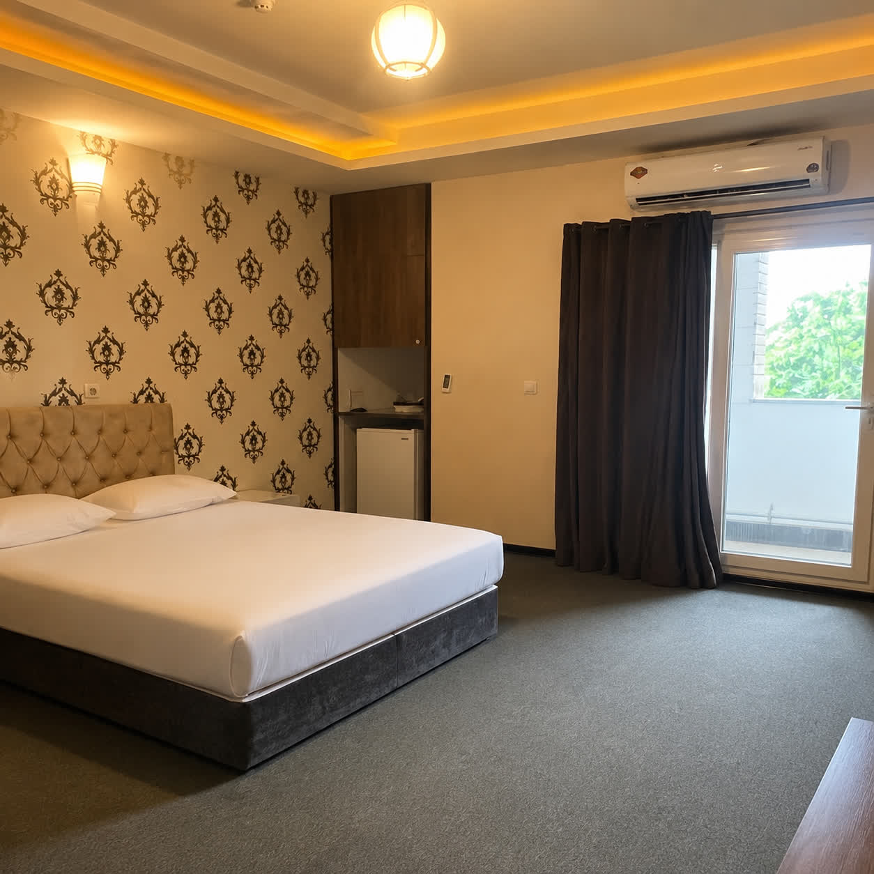Aseman Shahr Hotel