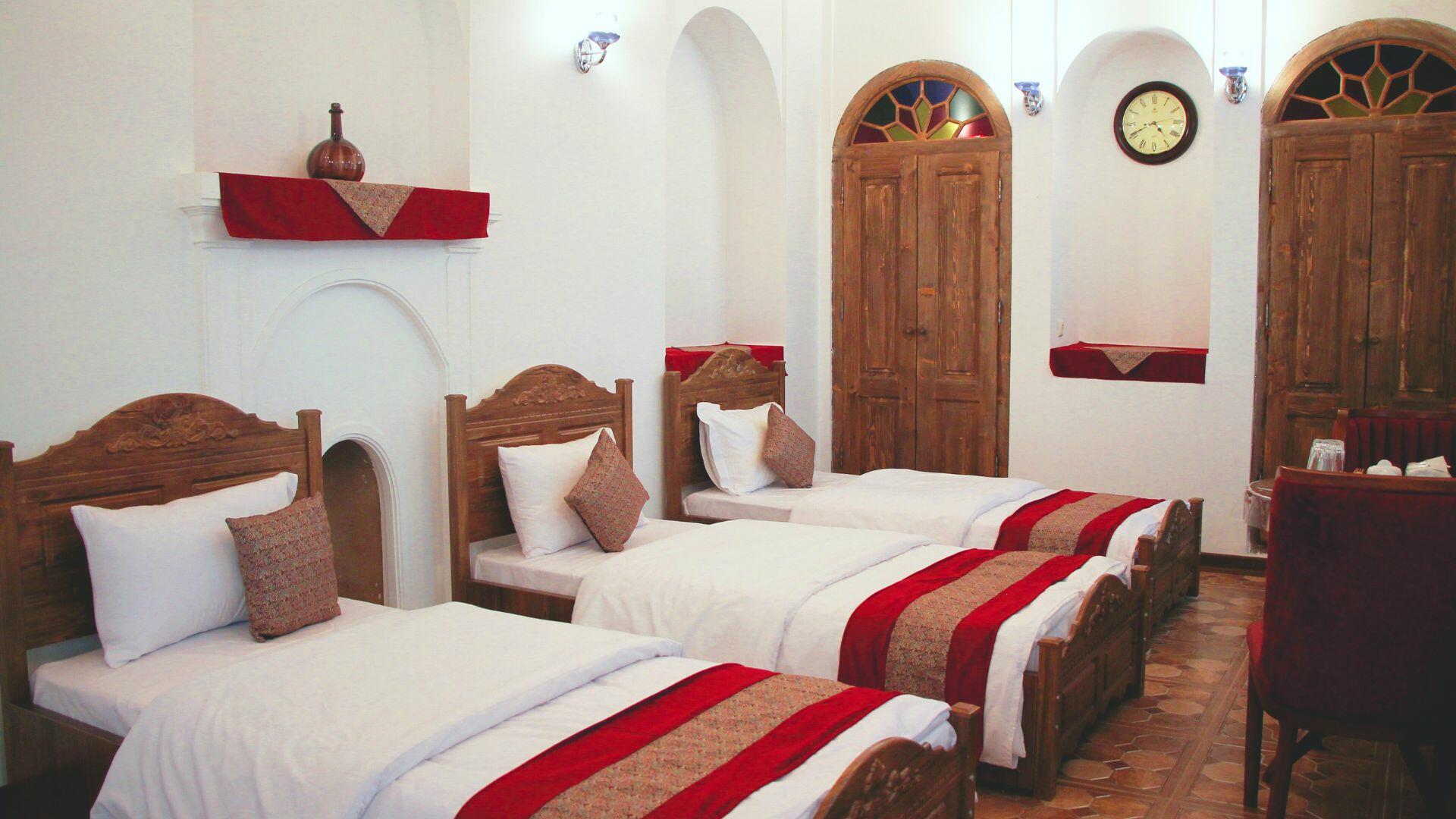 Esfanjan Hotel