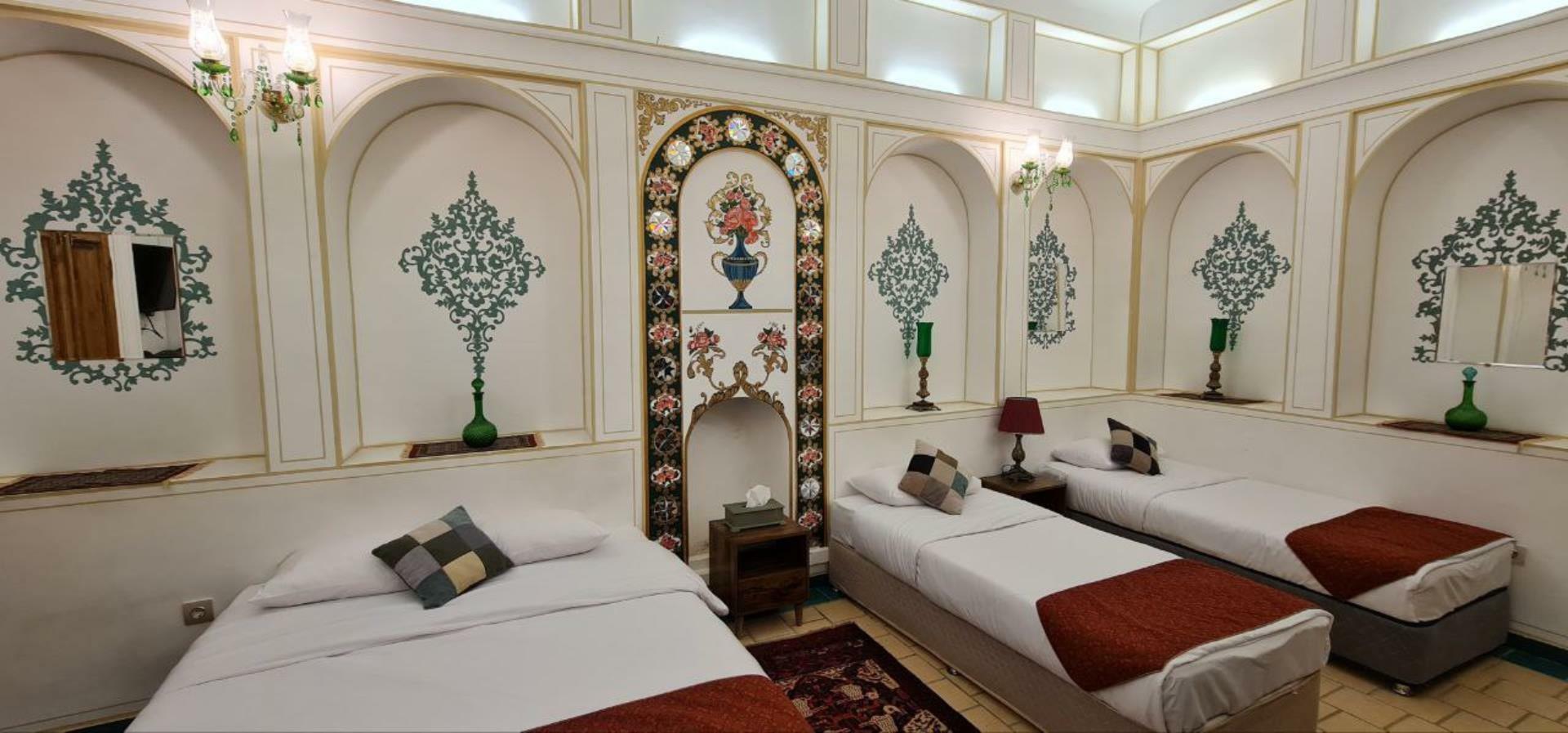 Hotel Tavousiyeh