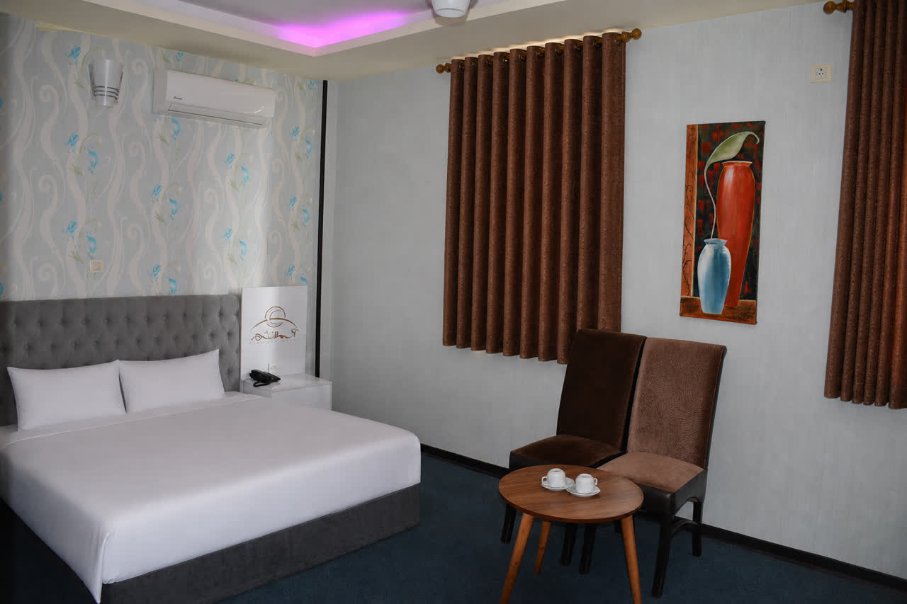 Aseman Shahr Hotel