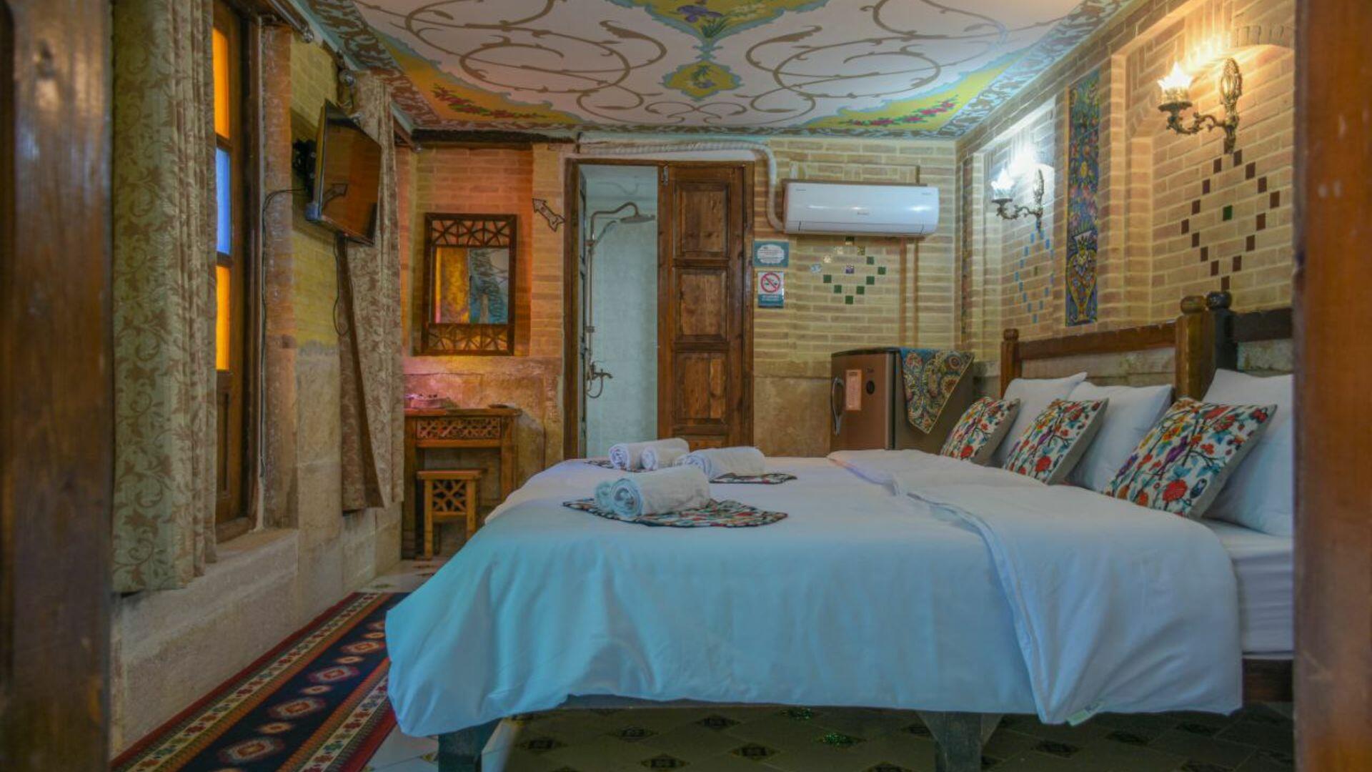 Tabesh Hotel
