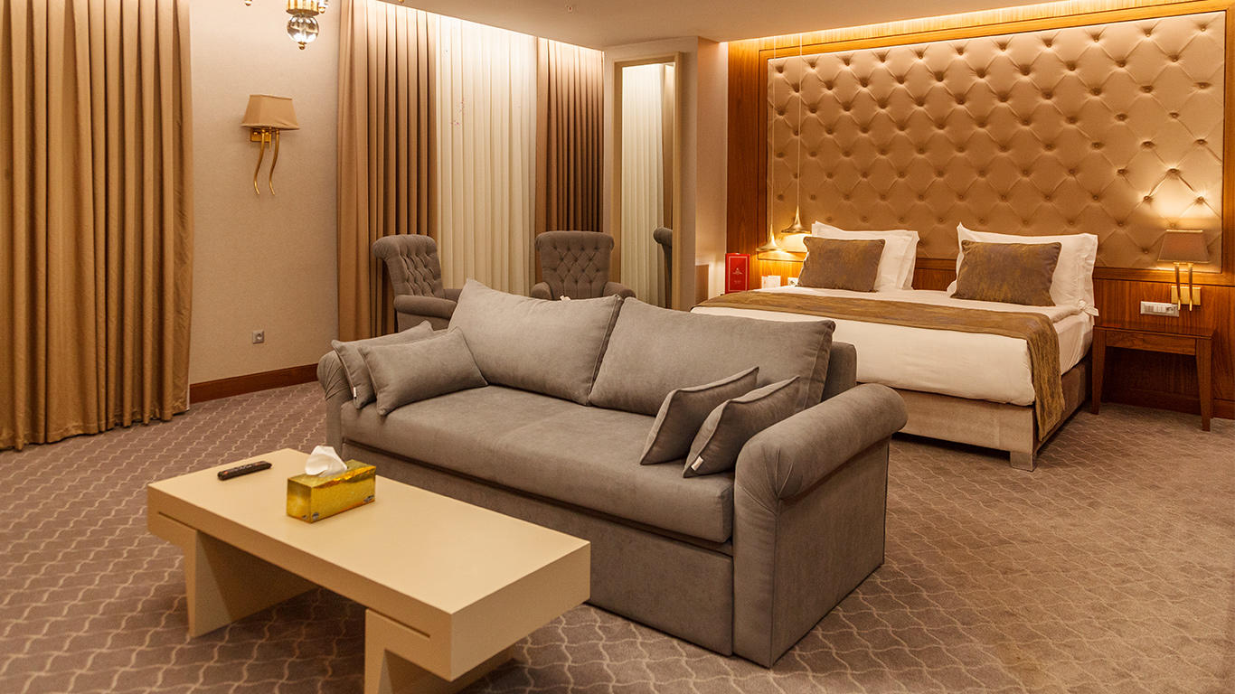 Laleh Park Hotel