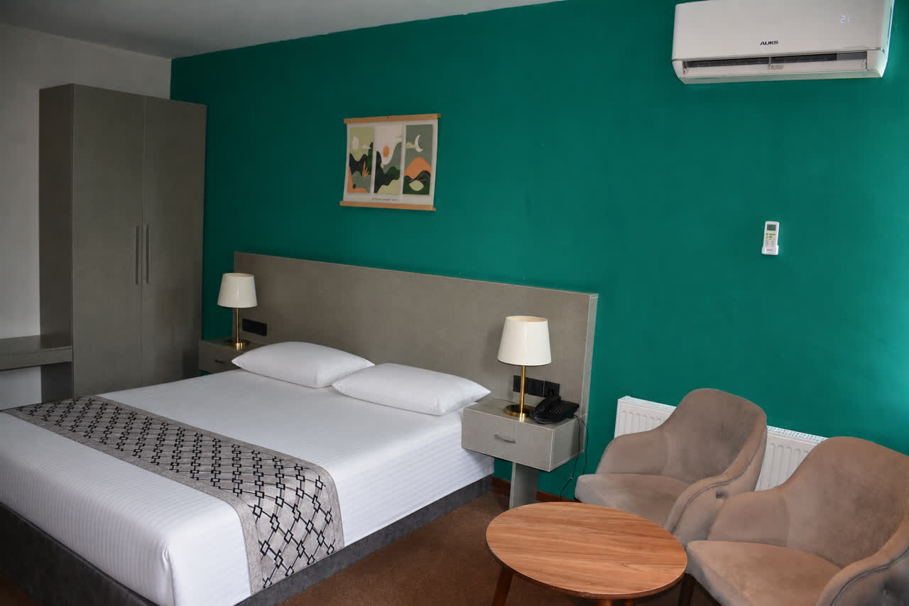 Aseman Shahr Hotel
