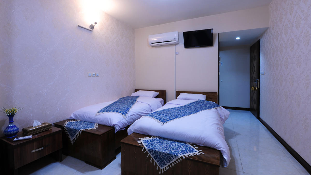 Jaam Firouzeh Hotel