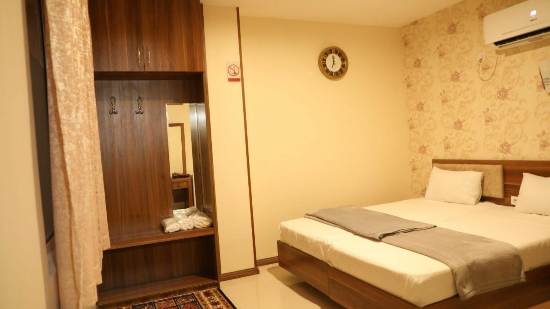 Rose Makoran Hotel