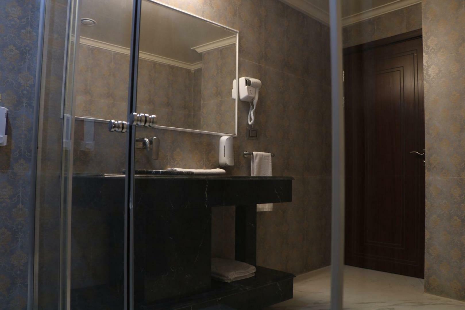 Diyako Palace Hotel