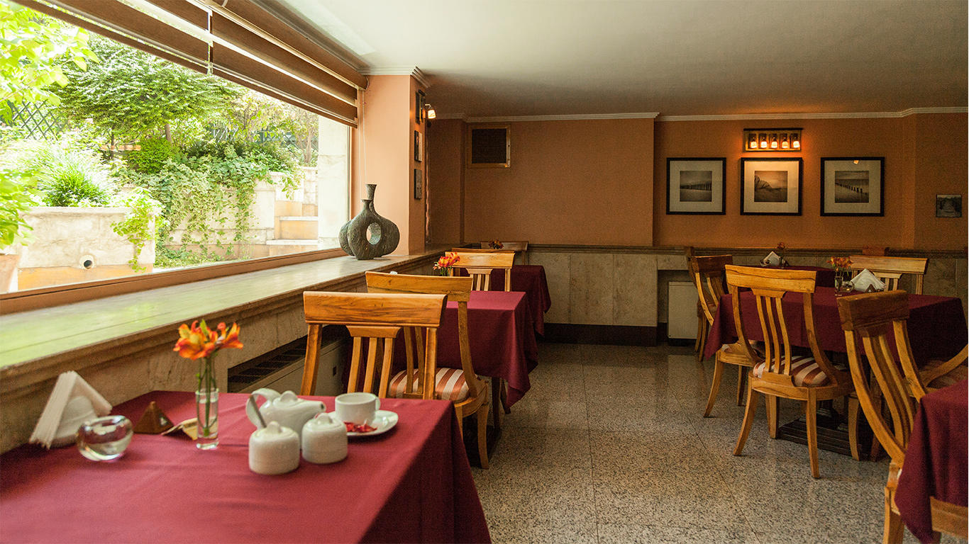 Eskan Forsat Hotel