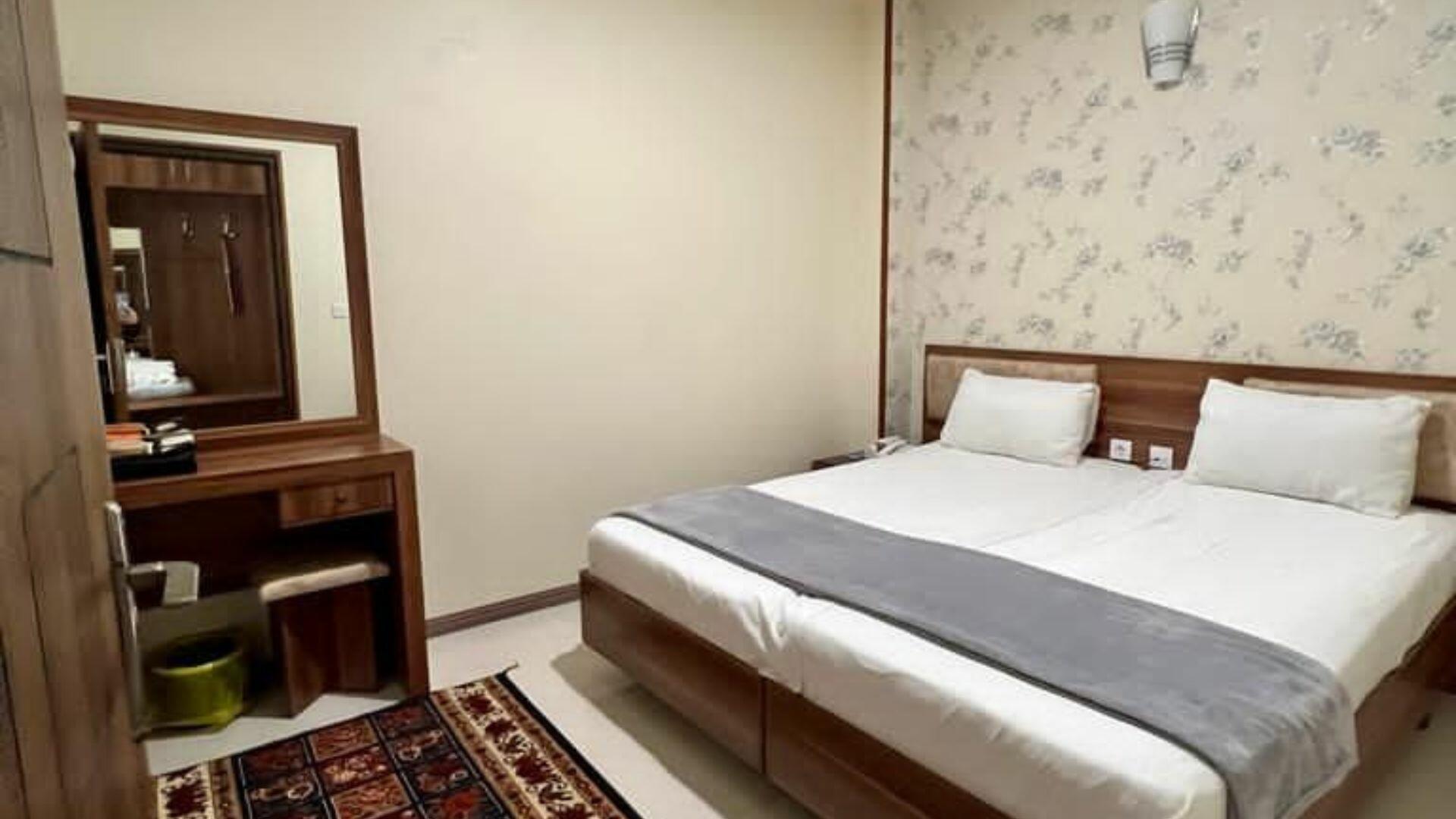 Rose Makoran Hotel