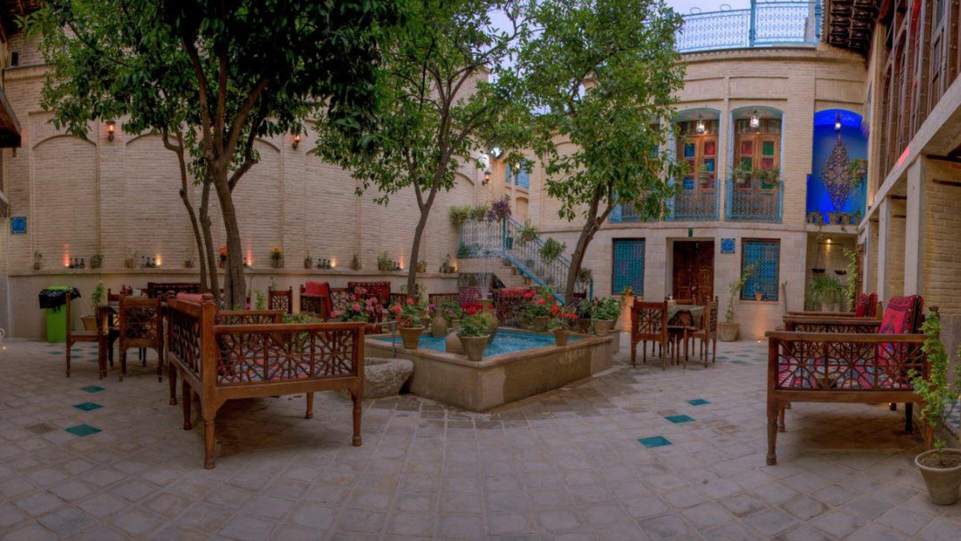 Tabesh Hotel