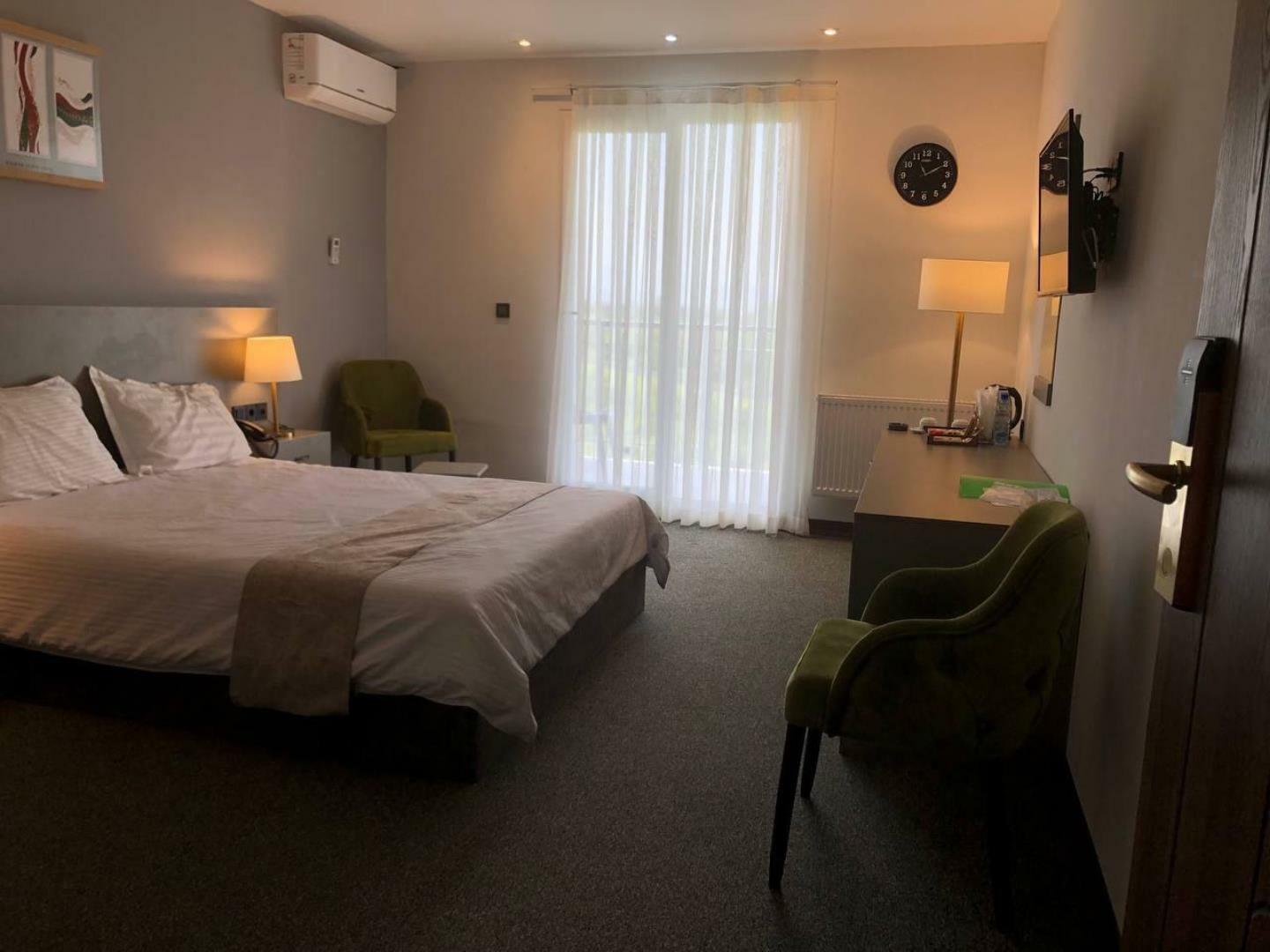 Aseman Shahr Hotel