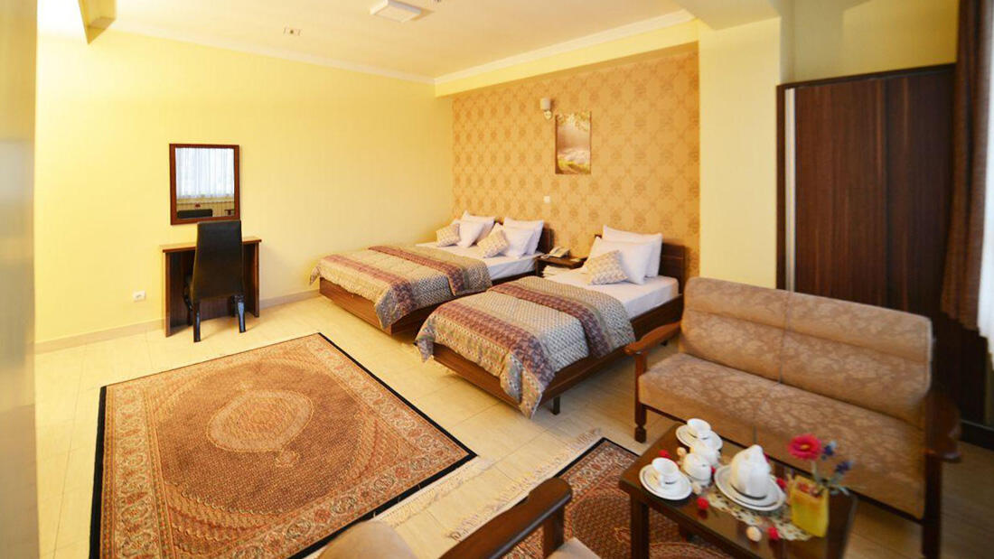 Esteghbal Hotel