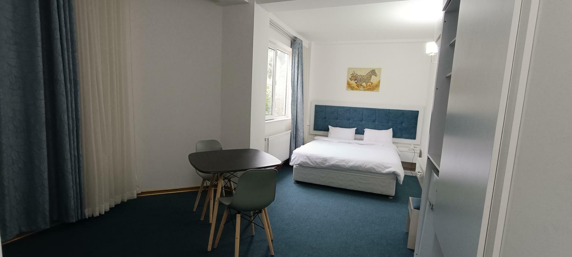 Rose Hotel