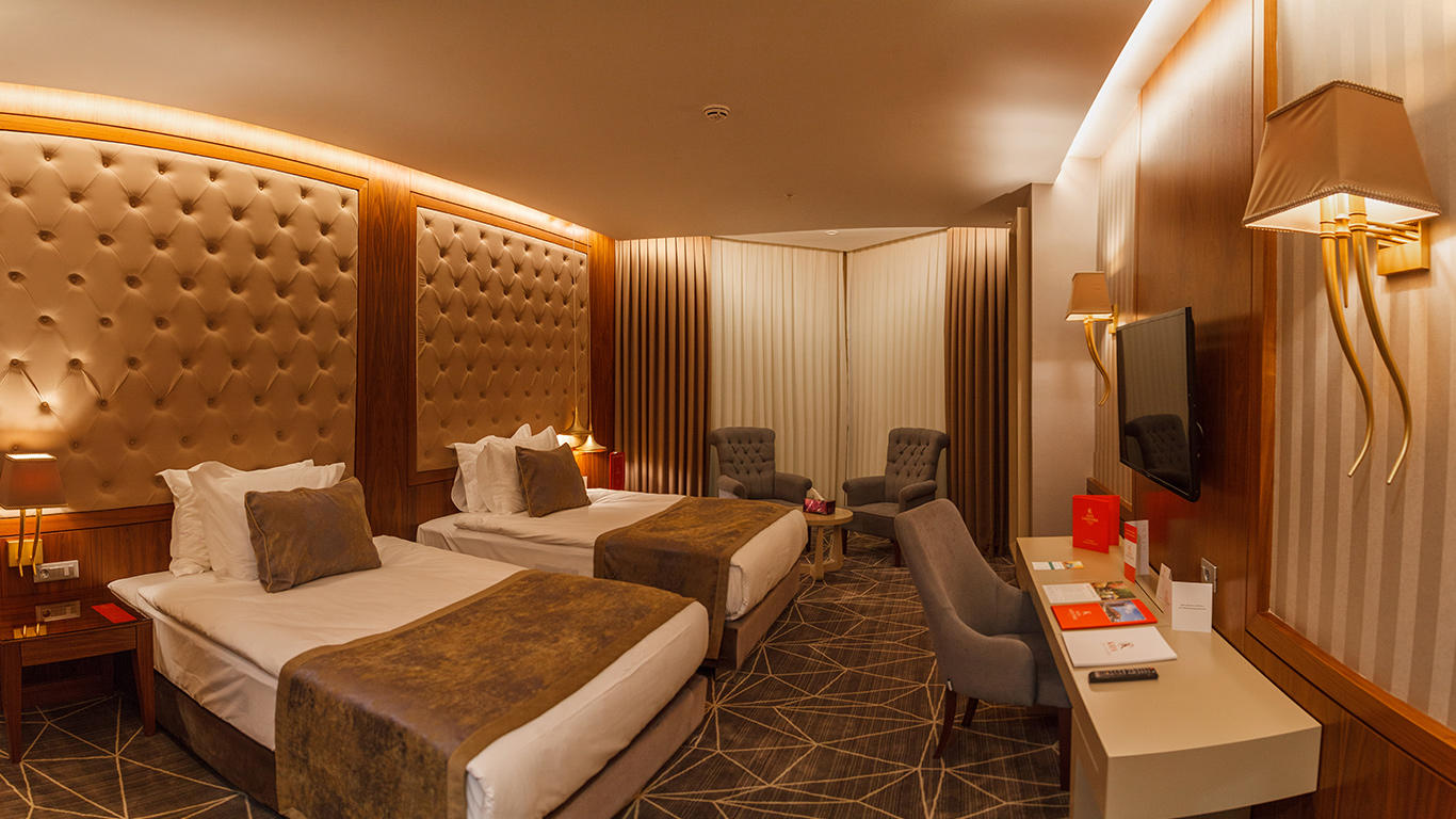 Laleh Park Hotel