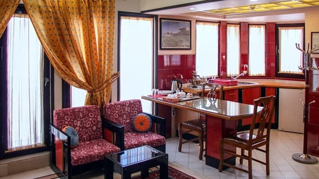 Hasht Behesht Hotel