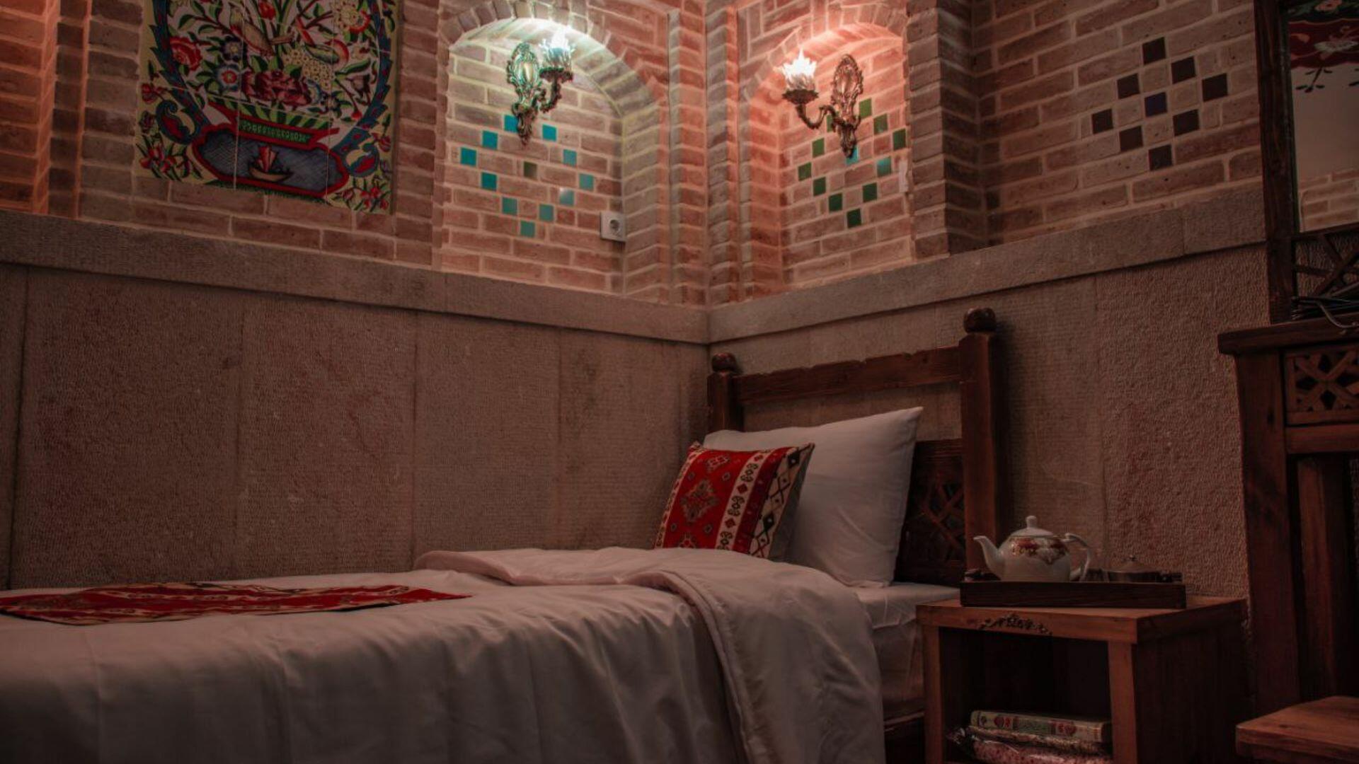 Tabesh Hotel