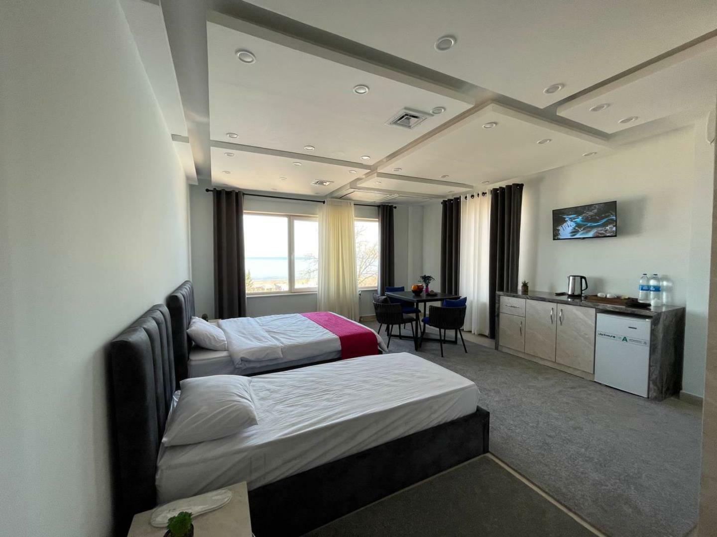 Orchideh Hotel