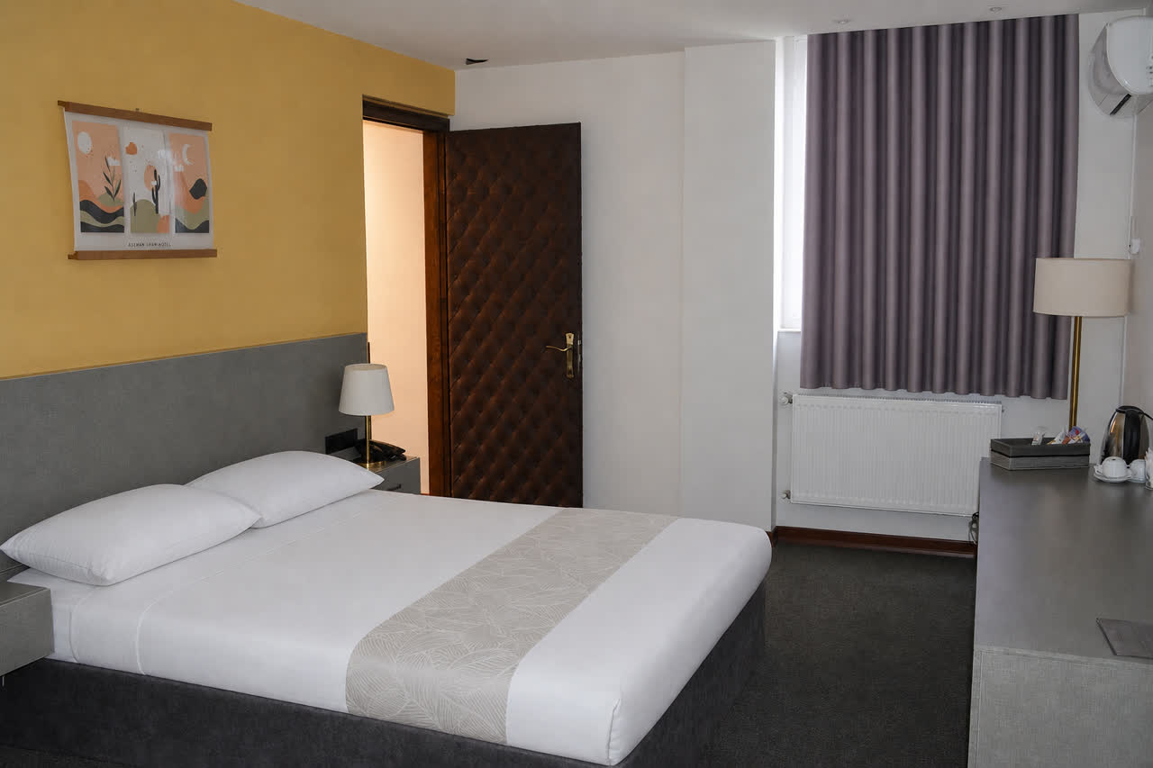 Aseman Shahr Hotel