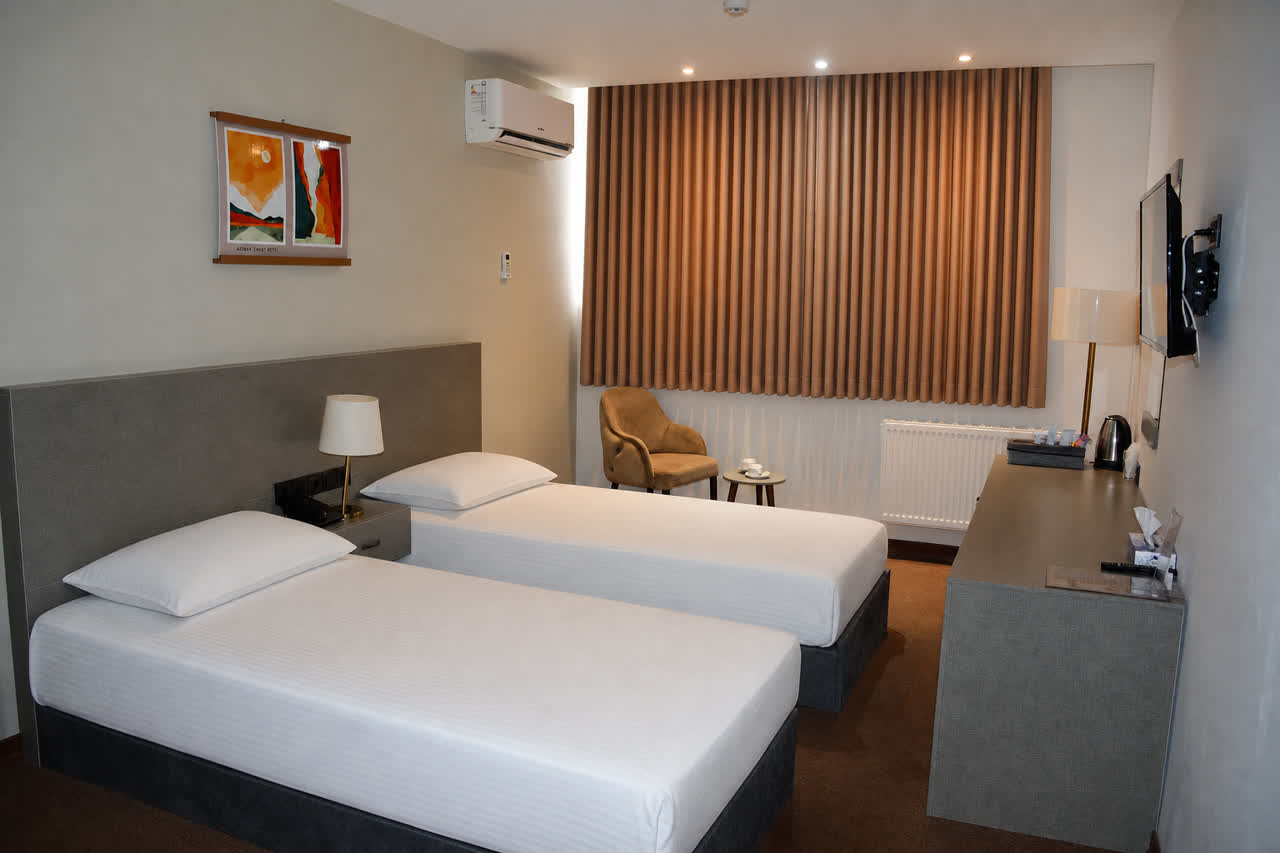 Aseman Shahr Hotel