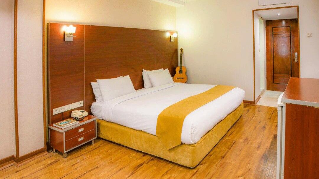 Piroozy Hotel