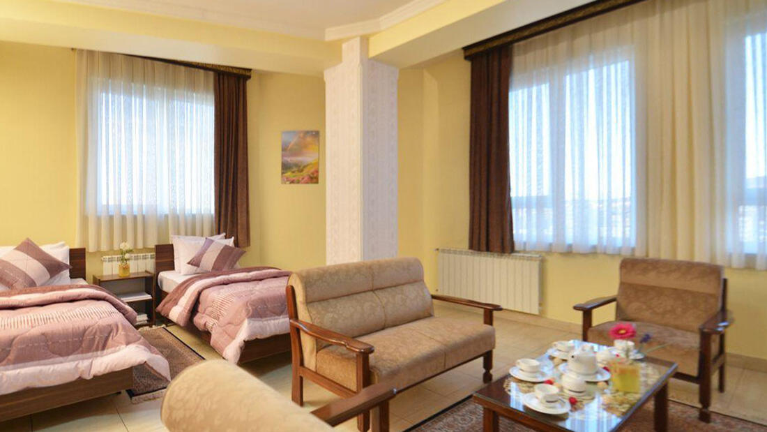 Esteghbal Hotel