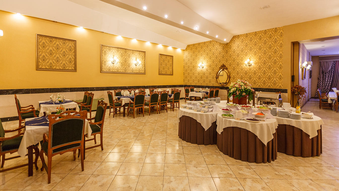 Aryo Barzan Hotel