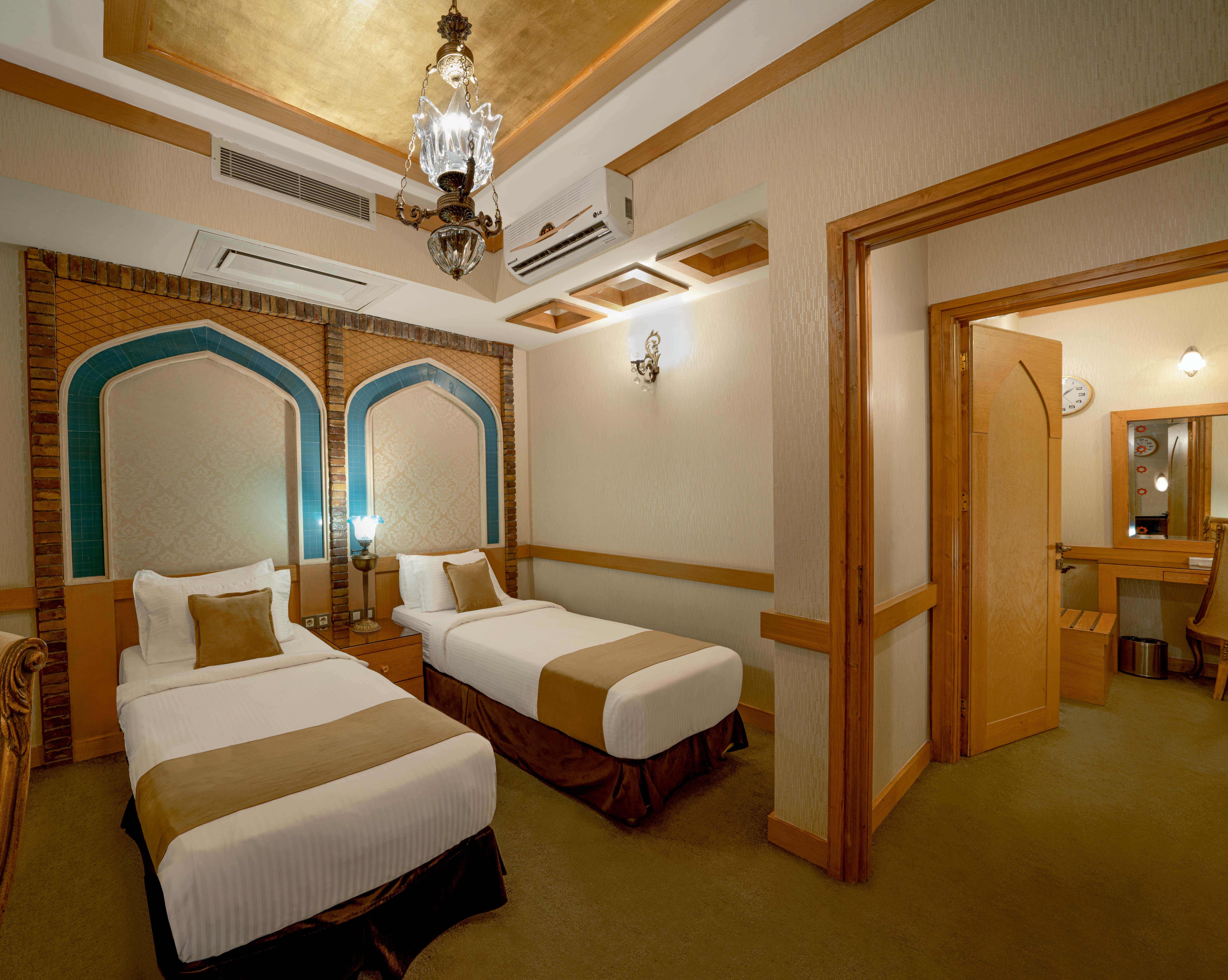 Darvishi Hotel