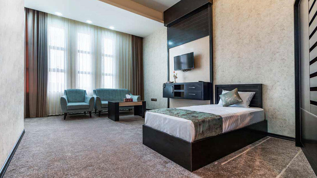 Narenjestan Hotel
