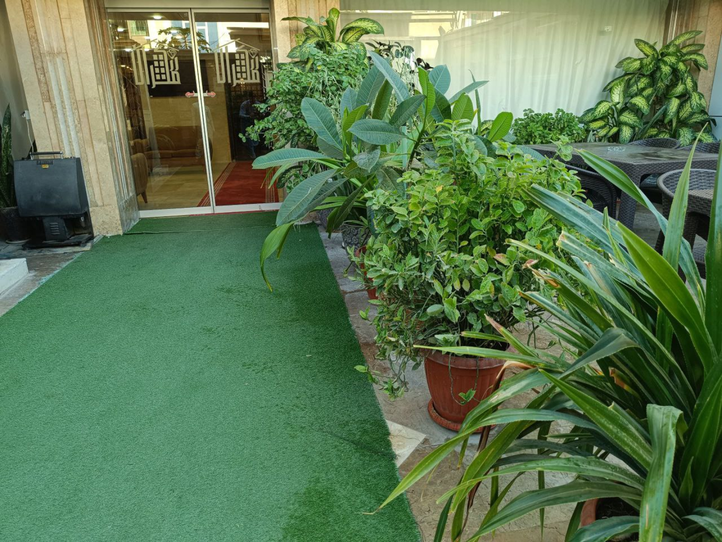 Rose Makoran Hotel