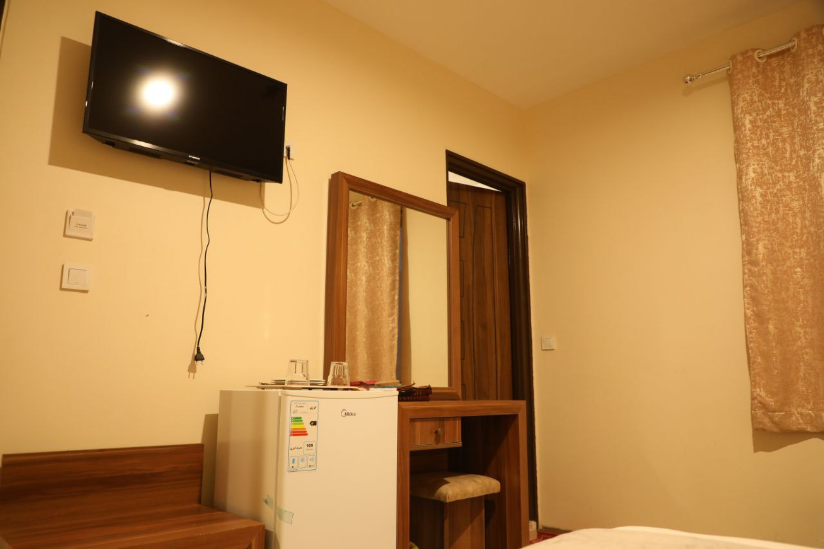 Rose Makoran Hotel