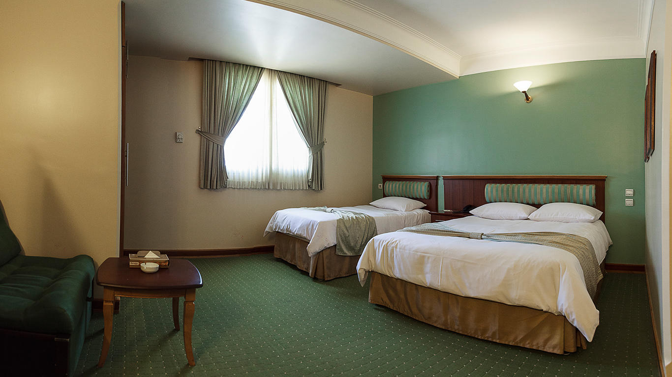 Eskan Forsat Hotel