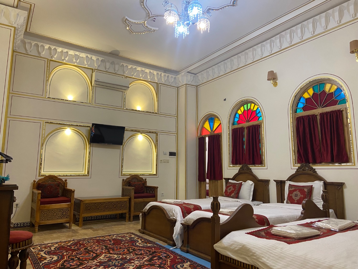 Yas Isfahan Hotel