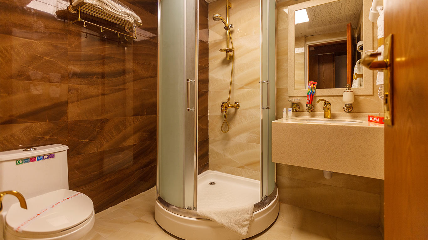 Aryo Barzan Hotel