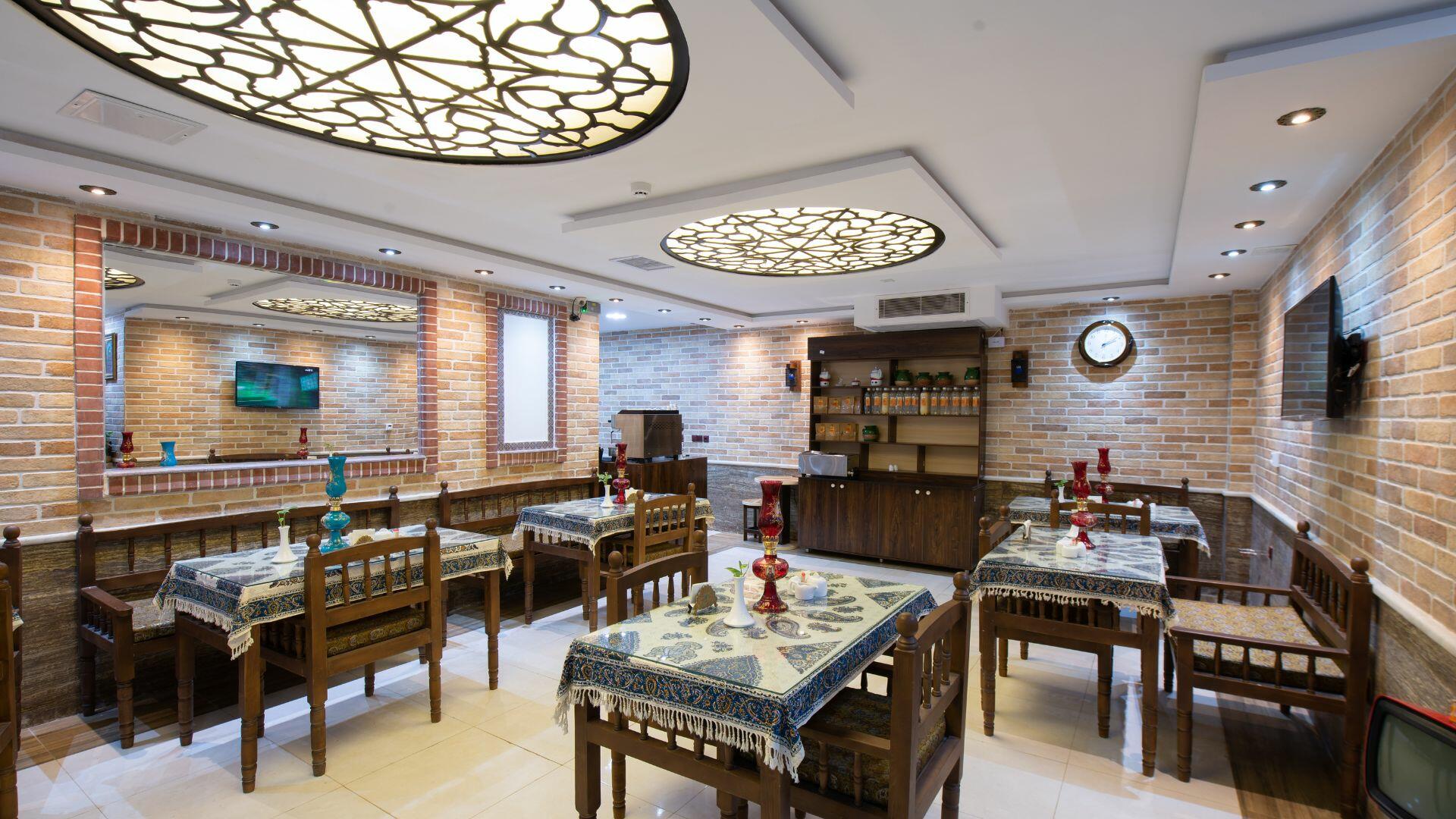 Bahar Narenj Hafez Hotel