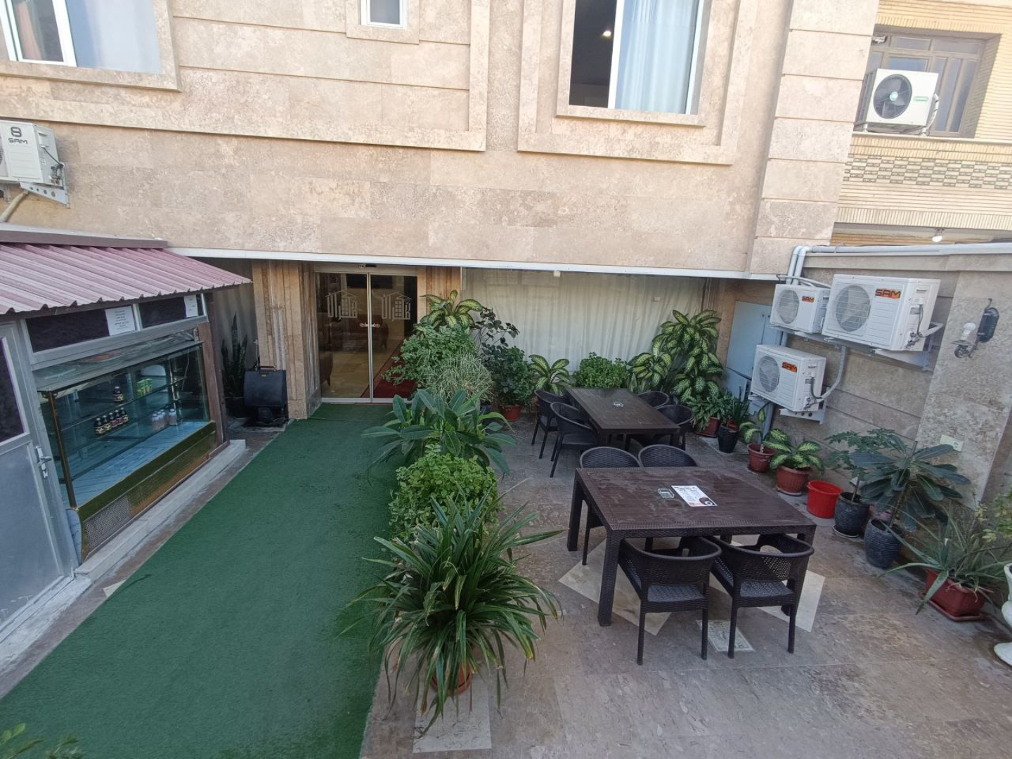 Rose Makoran Hotel
