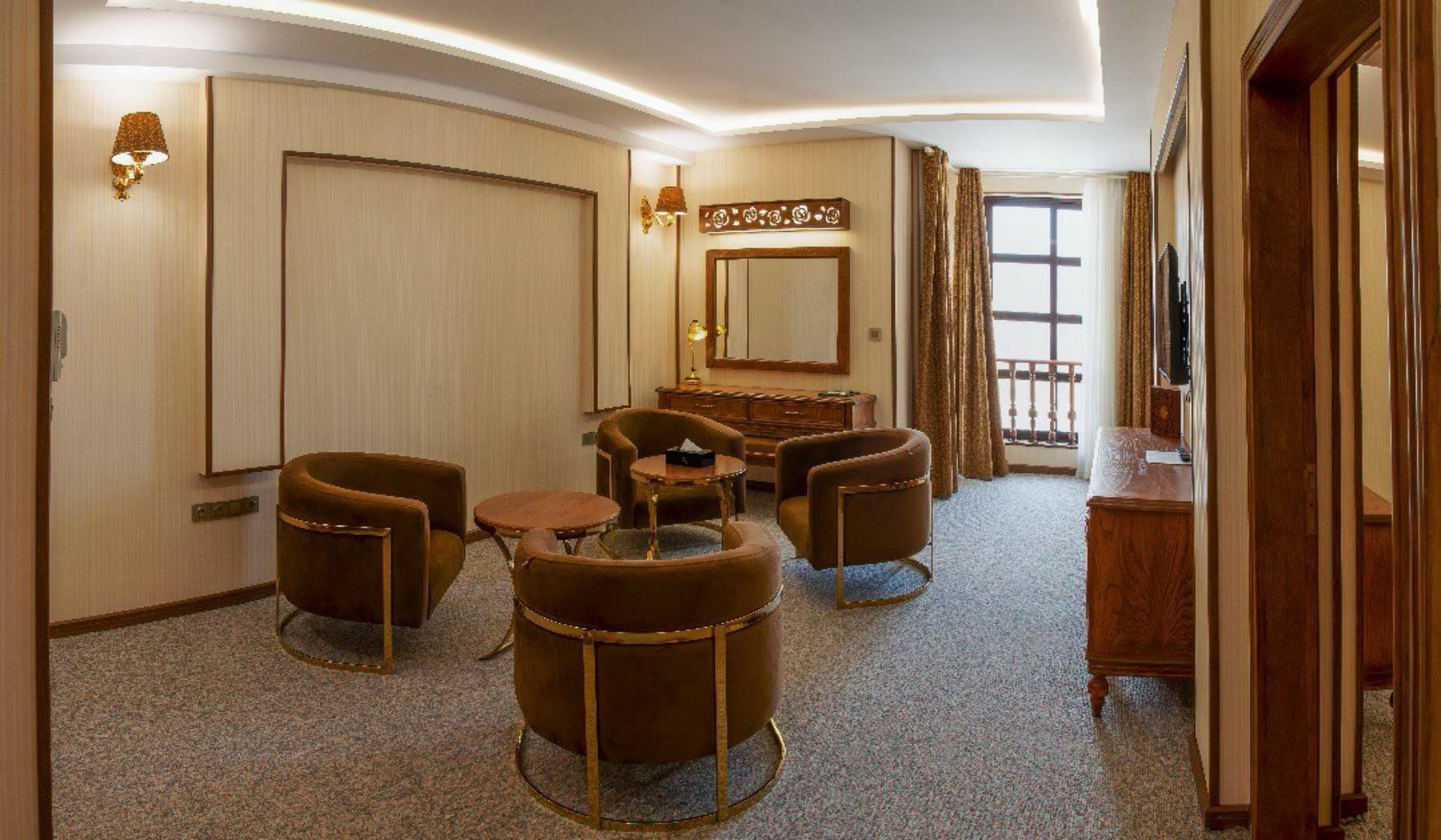 Rose Grand Hotel 