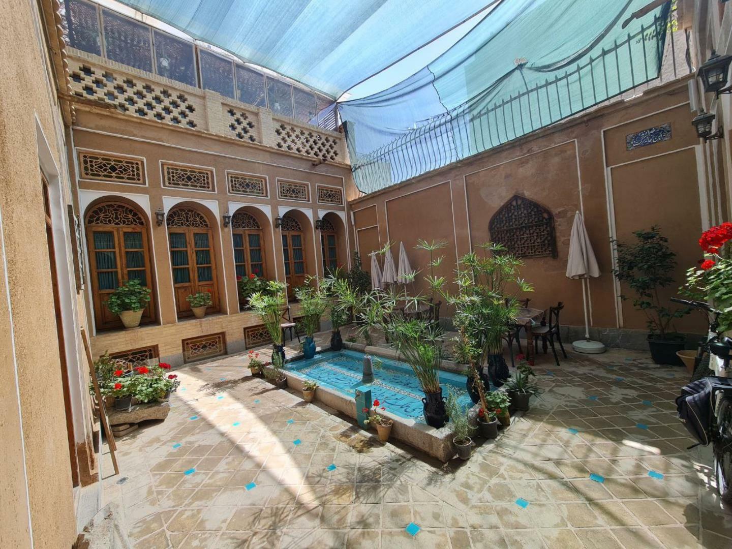 Hotel Tavousiyeh