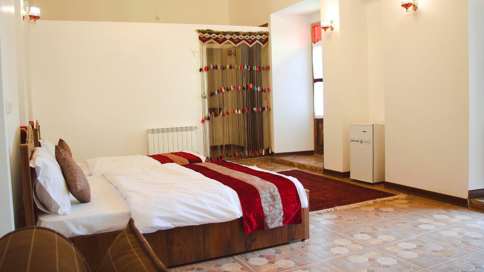 Esfanjan Hotel