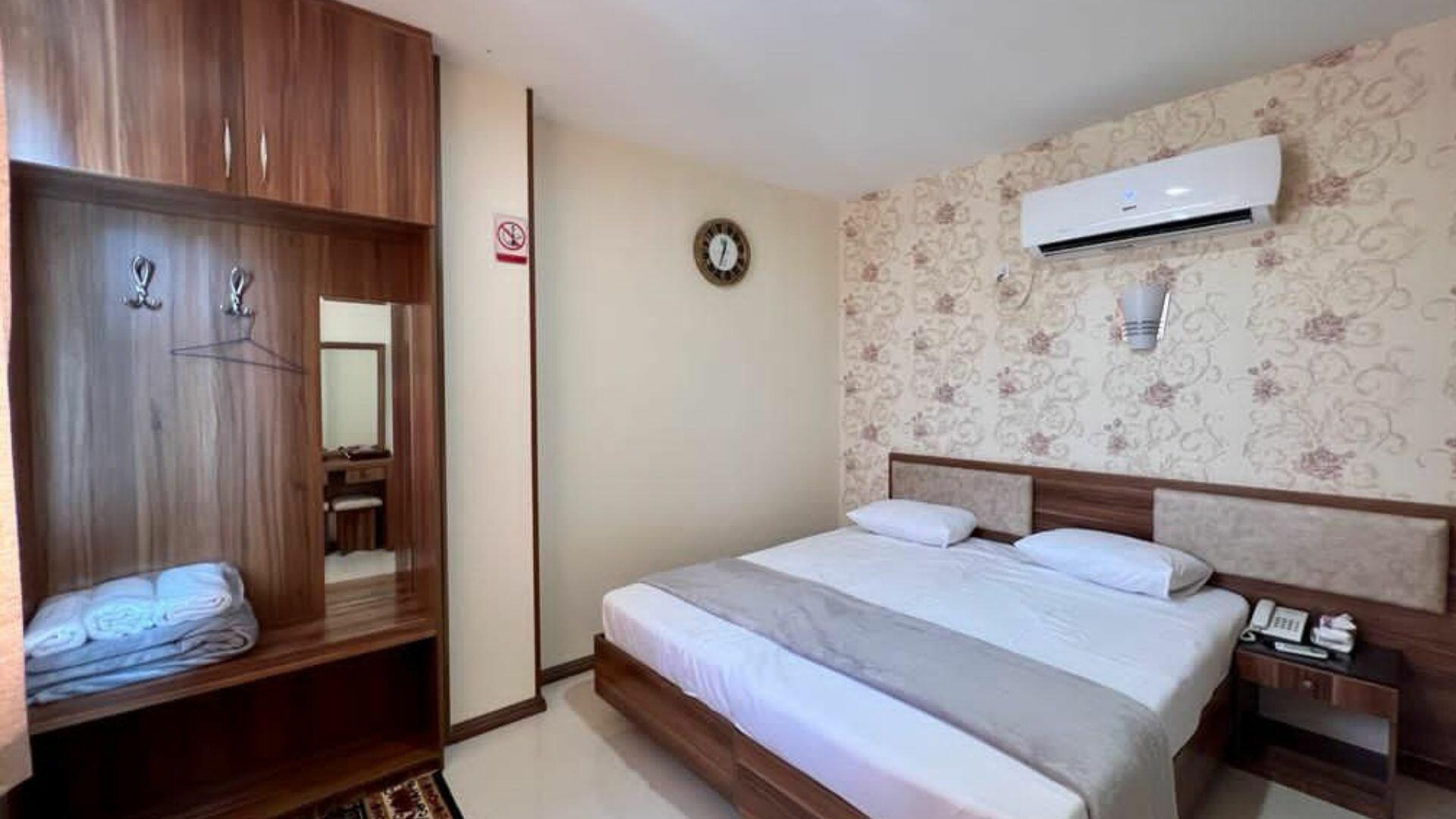 Rose Makoran Hotel
