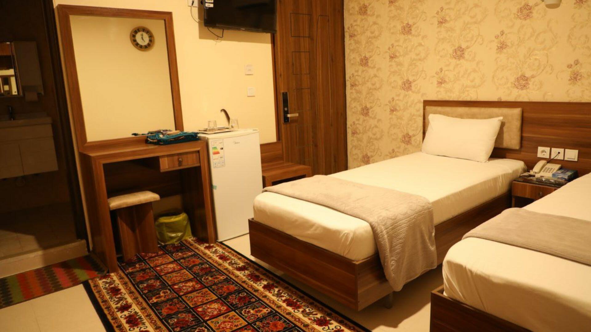 Rose Makoran Hotel