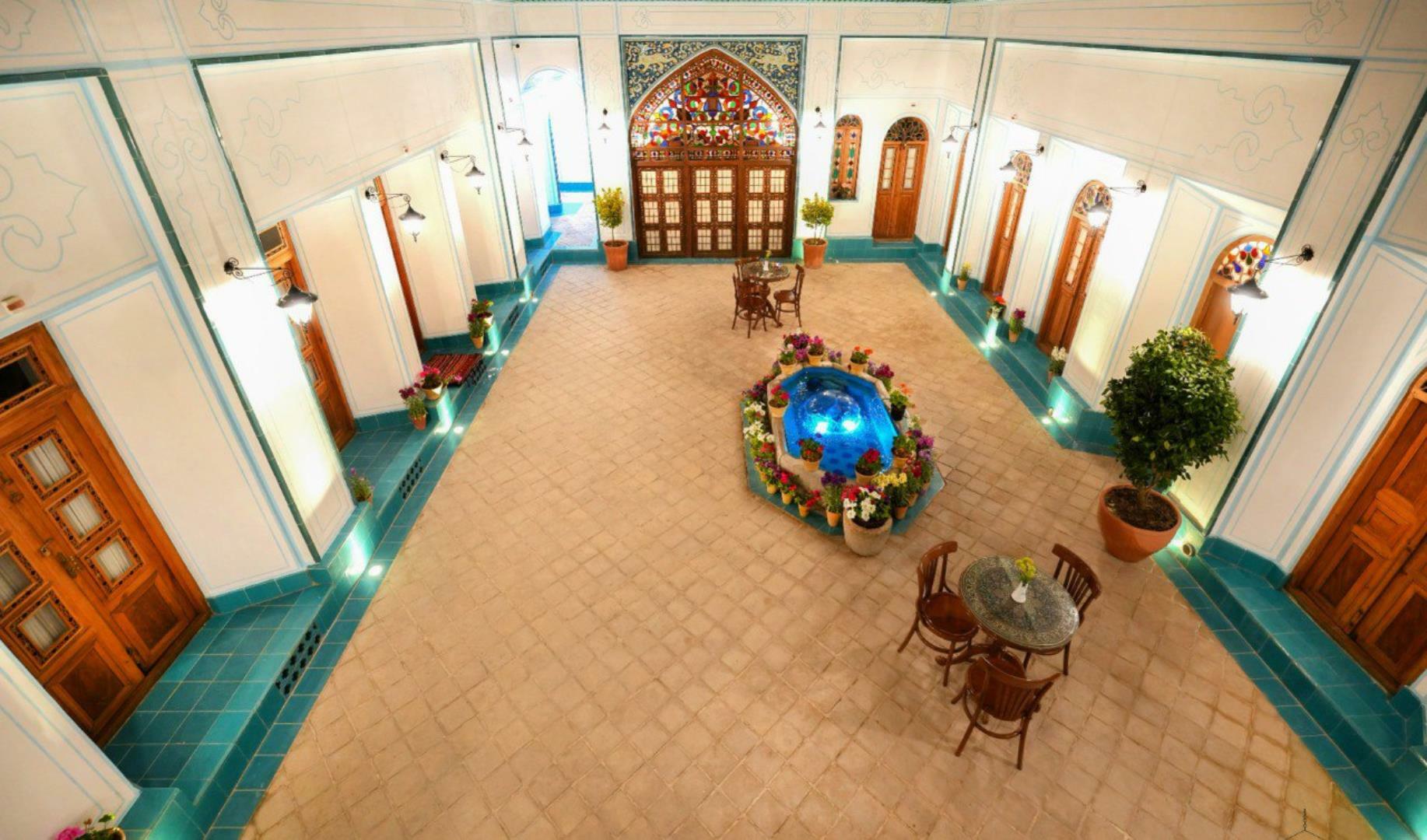 Sheikh Lotfollah Hotel