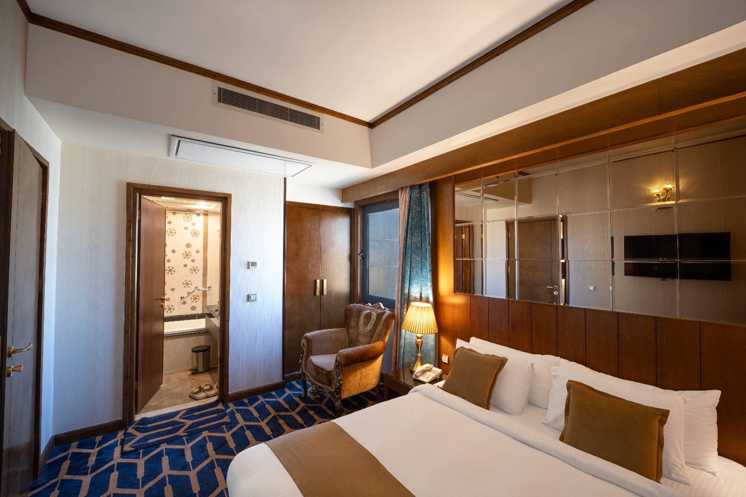 Darvishi Hotel