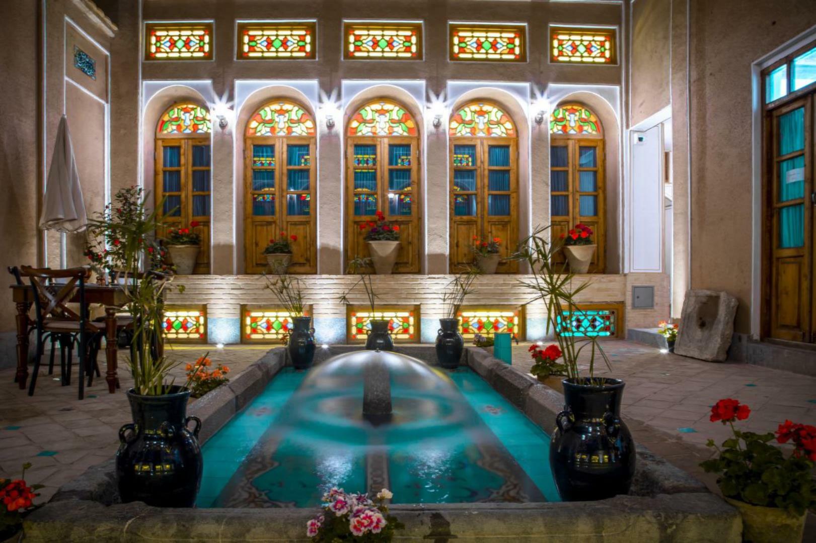 Hotel Tavousiyeh