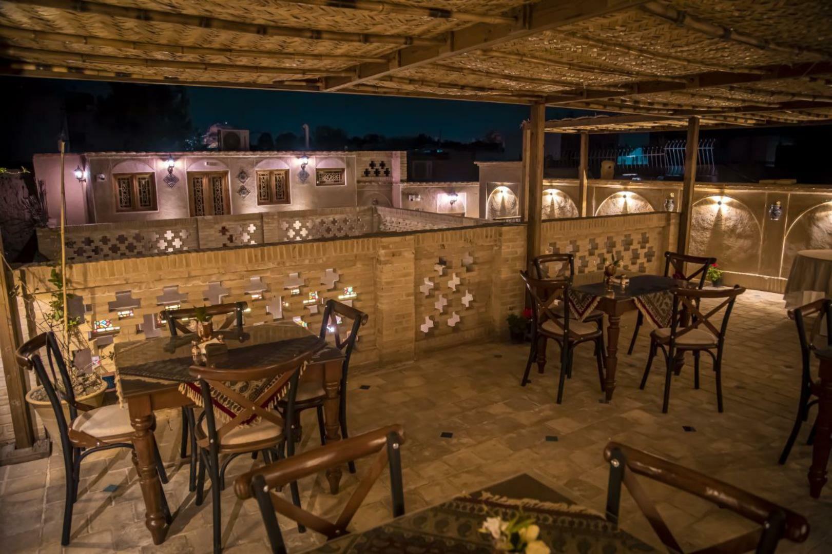 Hotel Tavousiyeh